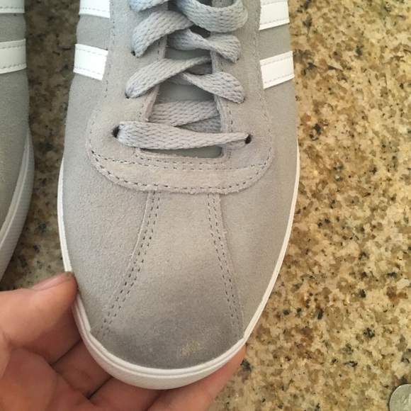 Barely worn Adidas shoes - Picture 2 of 2